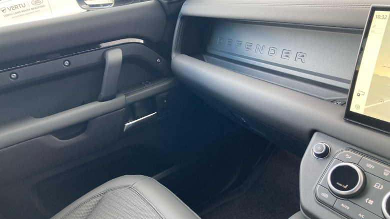 Land Rover Defender 3.0 D250 X-Dynamic SE 110 5dr Auto Diesel Estate